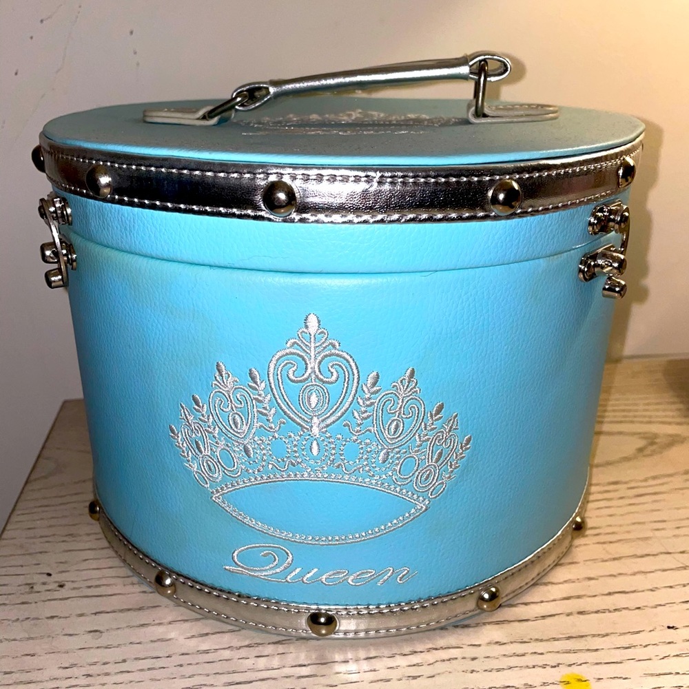 Crown case